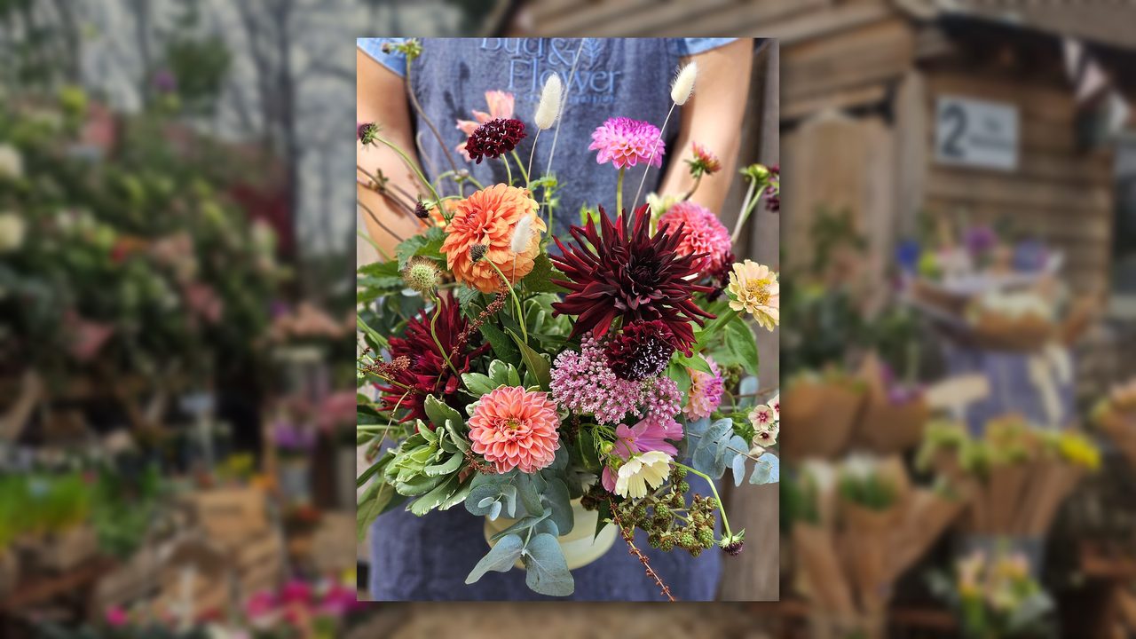 Dahlia Arrangement Workshop - Bud And Flower Workshop - Horsham Event