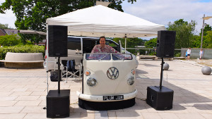 DJ